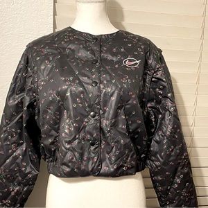 Light weight Nike windbreaker jacket with removable  sleeves to make a vest.